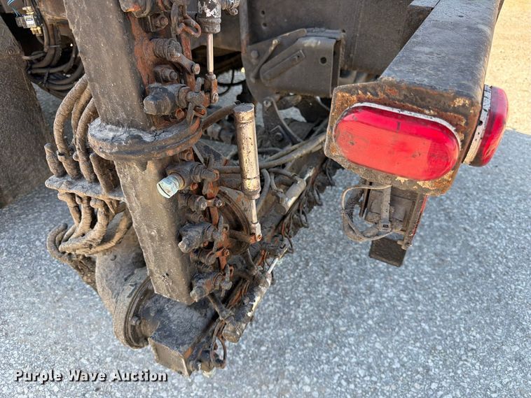 image for item FK3854 2004 Ford F750 oil distributor truck