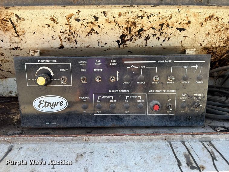 image for item FK3854 2004 Ford F750 oil distributor truck