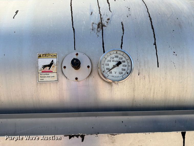 image for item FK3854 2004 Ford F750 oil distributor truck