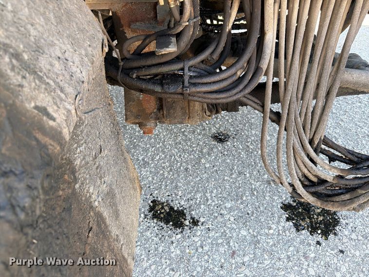 image for item FK3854 2004 Ford F750 oil distributor truck