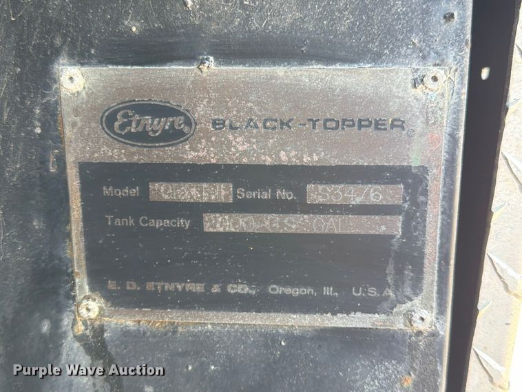 image for item FK3854 2004 Ford F750 oil distributor truck
