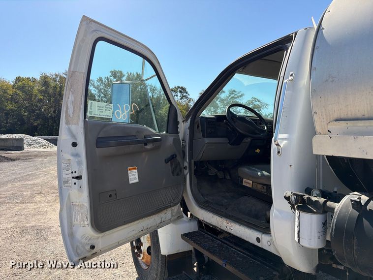 image for item FK3854 2004 Ford F750 oil distributor truck