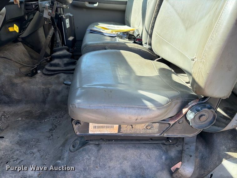 image for item FK3854 2004 Ford F750 oil distributor truck