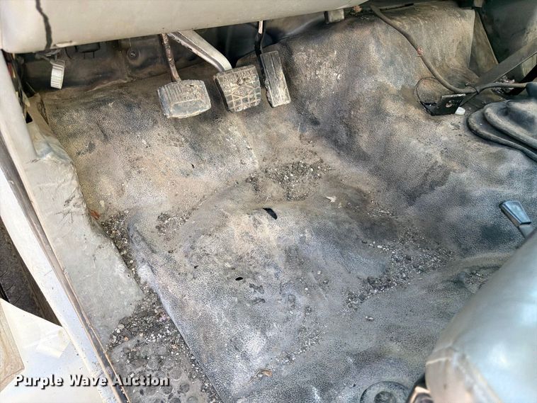 image for item FK3854 2004 Ford F750 oil distributor truck