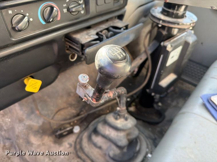 image for item FK3854 2004 Ford F750 oil distributor truck