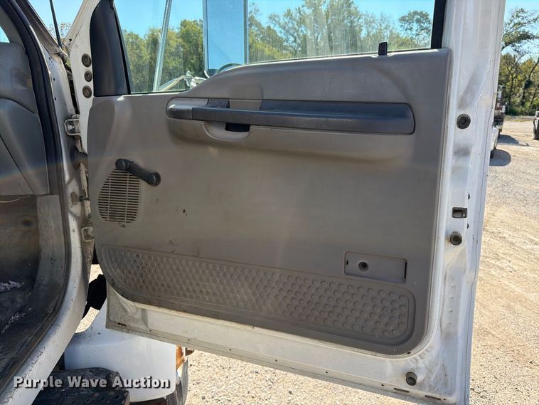 image for item FK3854 2004 Ford F750 oil distributor truck
