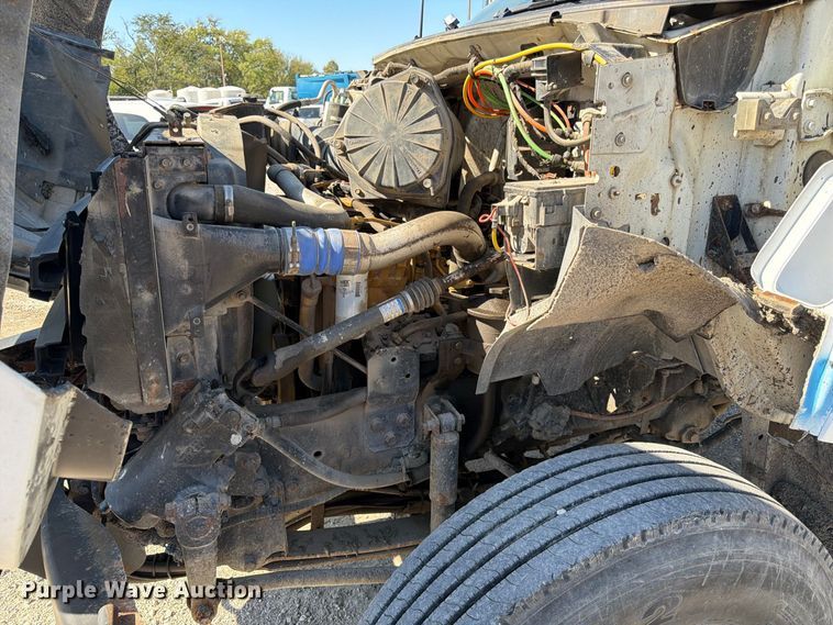 image for item FK3854 2004 Ford F750 oil distributor truck