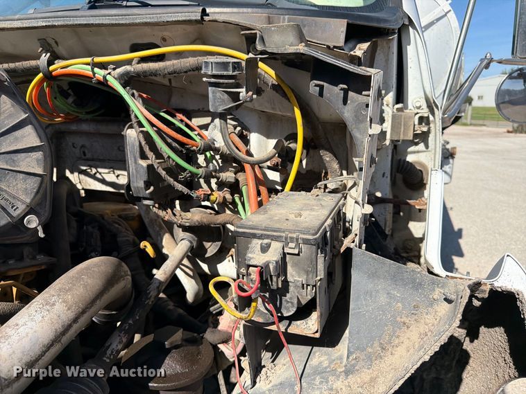 image for item FK3854 2004 Ford F750 oil distributor truck