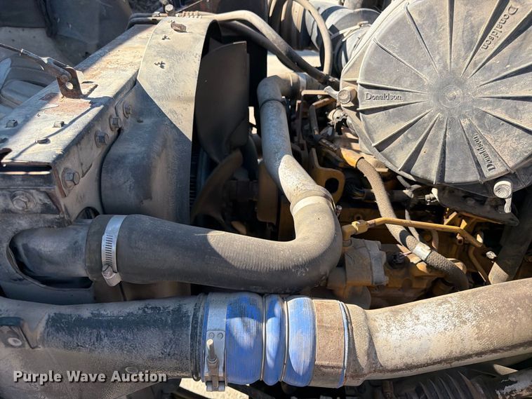 image for item FK3854 2004 Ford F750 oil distributor truck