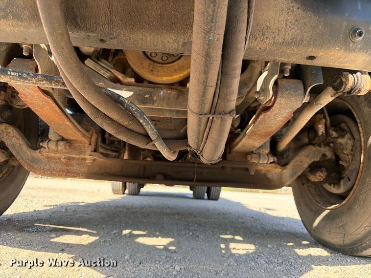image for item FK3854 2004 Ford F750 oil distributor truck