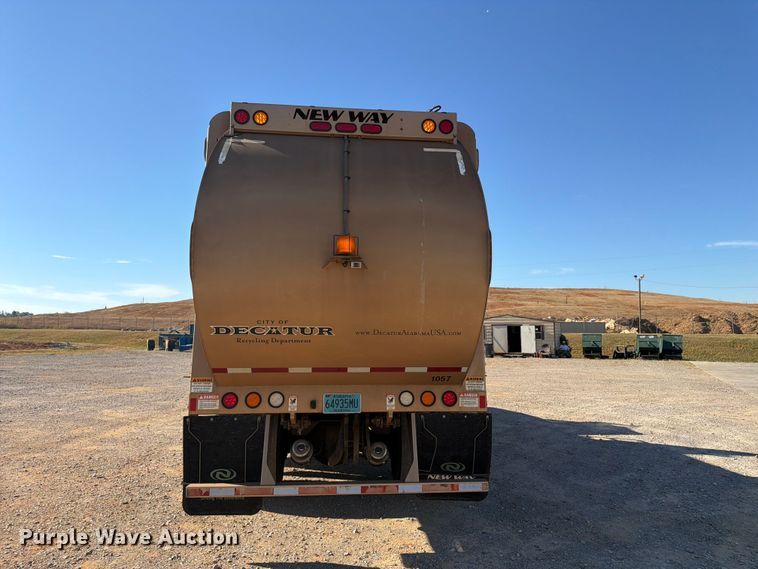 image for item FN2062 2019 International WorkStar refuse truck