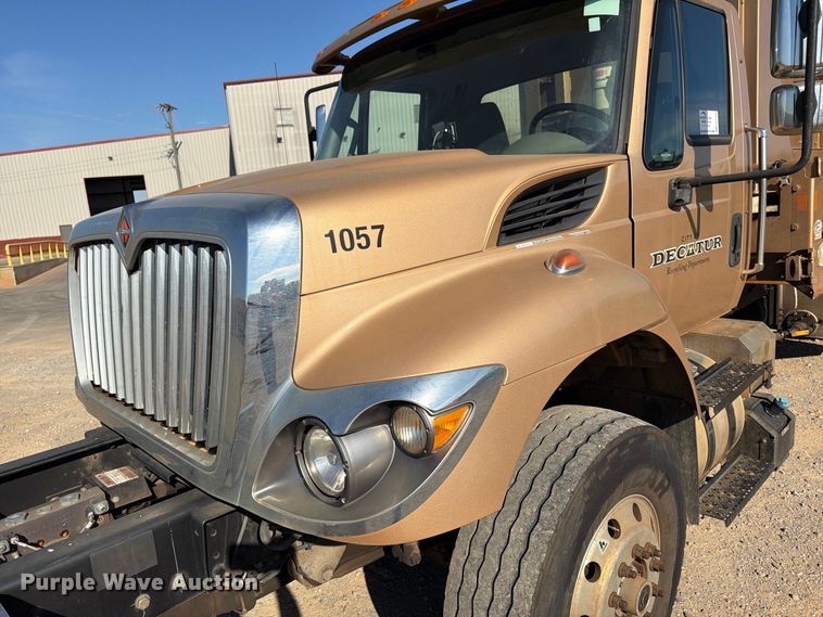 image for item FN2062 2019 International WorkStar refuse truck