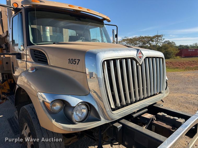 image for item FN2062 2019 International WorkStar refuse truck