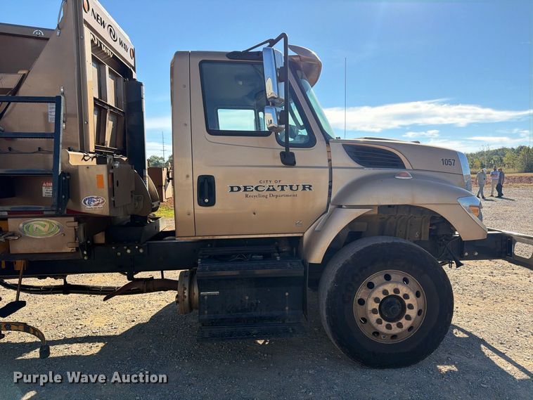 image for item FN2062 2019 International WorkStar refuse truck