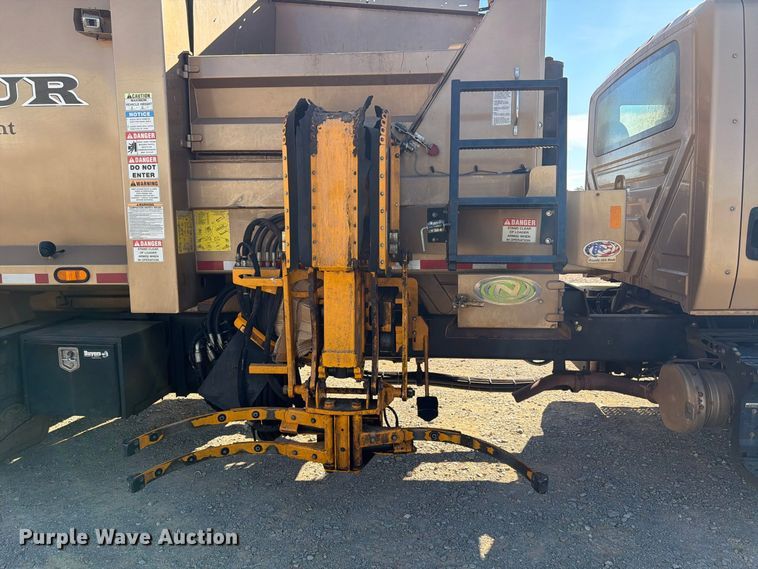 image for item FN2062 2019 International WorkStar refuse truck