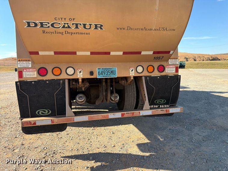 image for item FN2062 2019 International WorkStar refuse truck