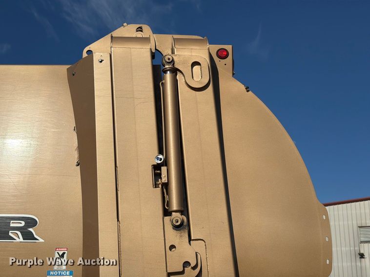 image for item FN2062 2019 International WorkStar refuse truck
