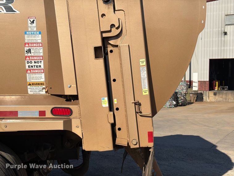 image for item FN2062 2019 International WorkStar refuse truck