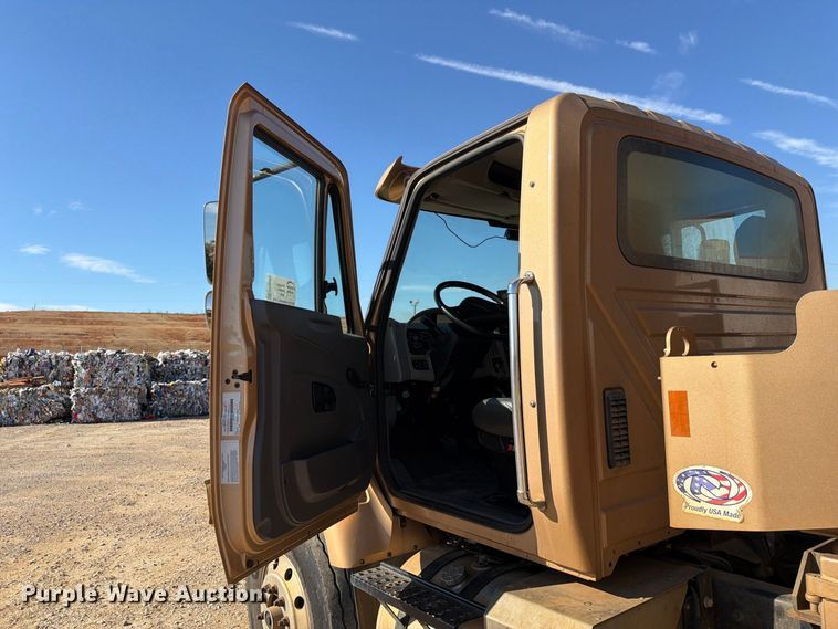 image for item FN2062 2019 International WorkStar refuse truck