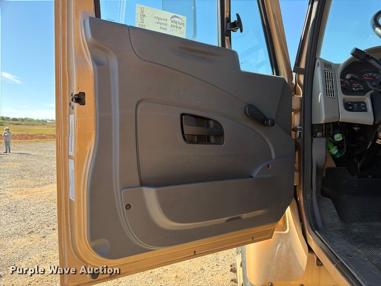 image for item FN2062 2019 International WorkStar refuse truck