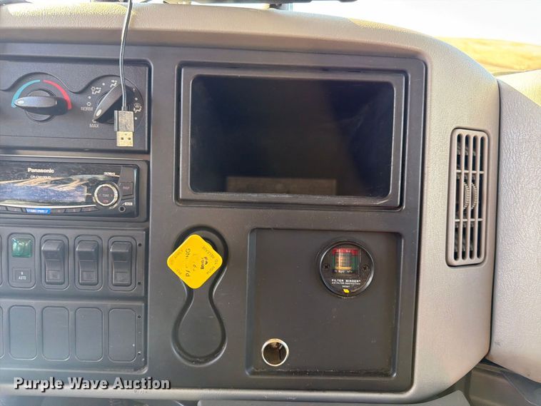 image for item FN2062 2019 International WorkStar refuse truck