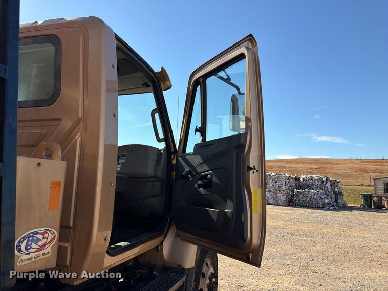 image for item FN2062 2019 International WorkStar refuse truck