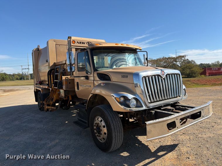 image for item FN2063 2019 International WorkStar refuse truck
