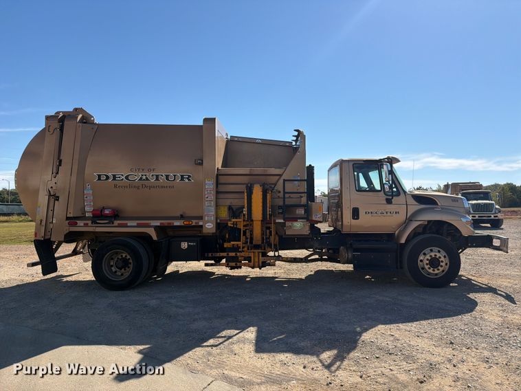 image for item FN2063 2019 International WorkStar refuse truck