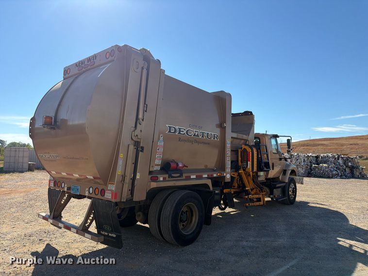 image for item FN2063 2019 International WorkStar refuse truck