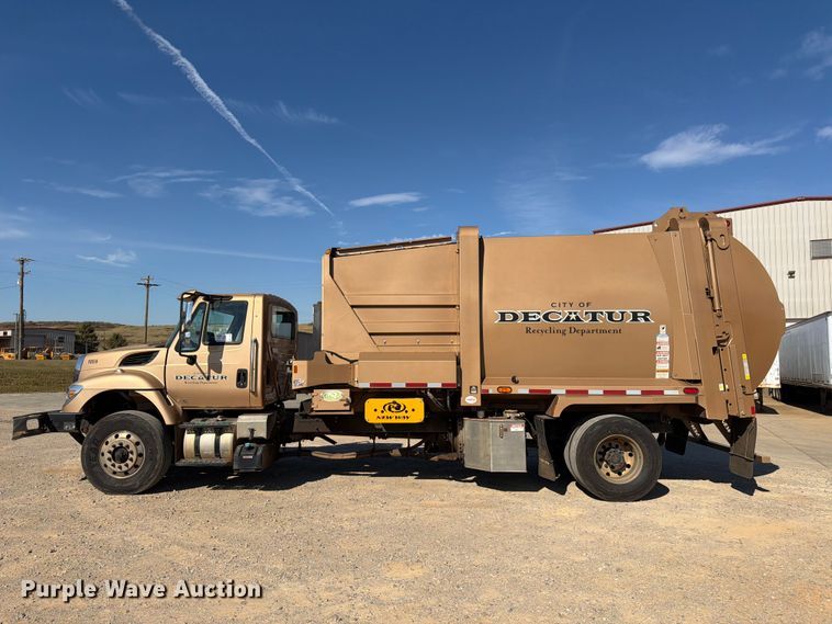 image for item FN2063 2019 International WorkStar refuse truck