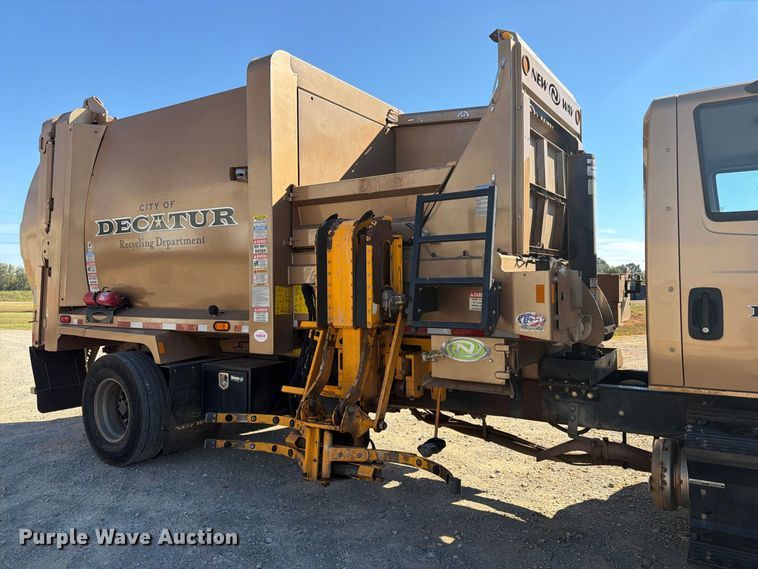 image for item FN2063 2019 International WorkStar refuse truck