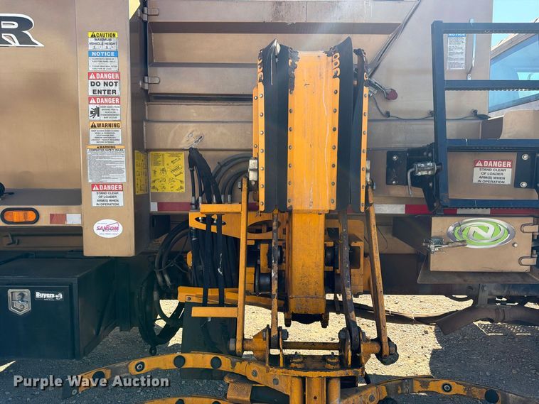 image for item FN2063 2019 International WorkStar refuse truck