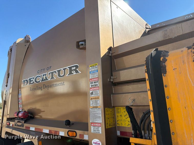 image for item FN2063 2019 International WorkStar refuse truck