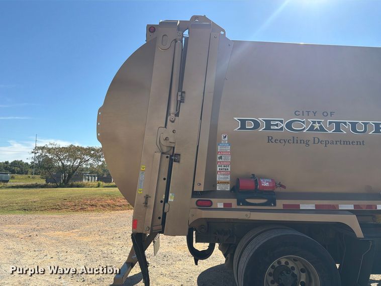 image for item FN2063 2019 International WorkStar refuse truck