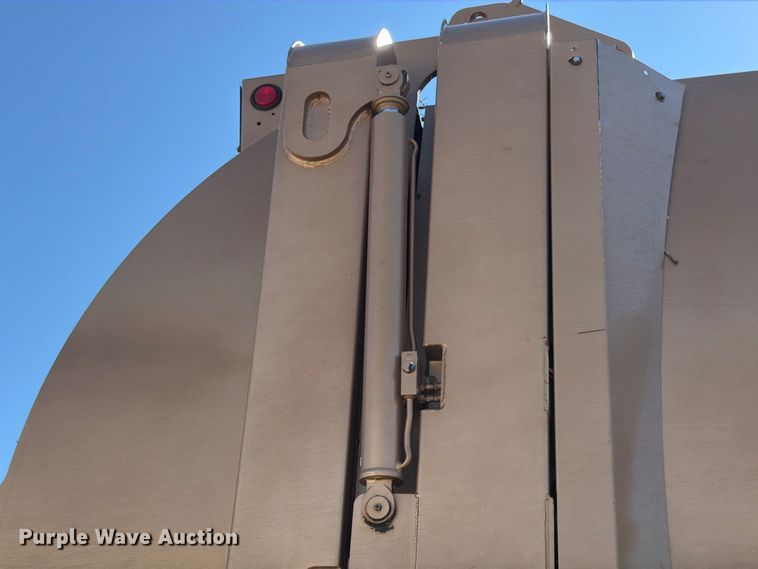 image for item FN2063 2019 International WorkStar refuse truck