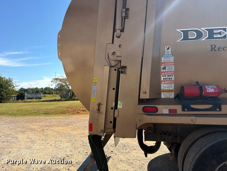 image for item FN2063 2019 International WorkStar refuse truck