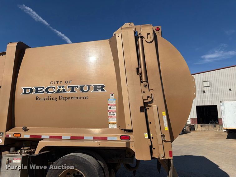 image for item FN2063 2019 International WorkStar refuse truck