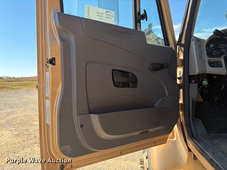 image for item FN2063 2019 International WorkStar refuse truck