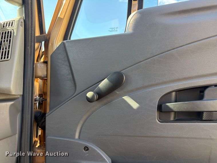 image for item FN2063 2019 International WorkStar refuse truck