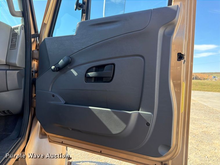image for item FN2063 2019 International WorkStar refuse truck