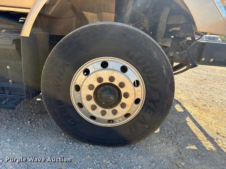 image for item FN2063 2019 International WorkStar refuse truck