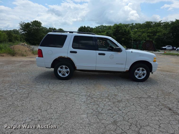 image for item FN5705 2004 Ford Explorer SUV