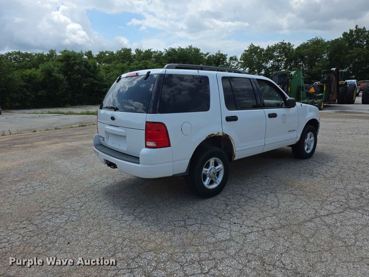 image for item FN5705 2004 Ford Explorer SUV