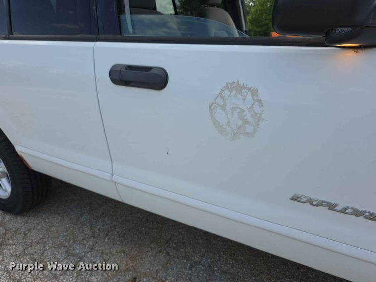 image for item FN5705 2004 Ford Explorer SUV