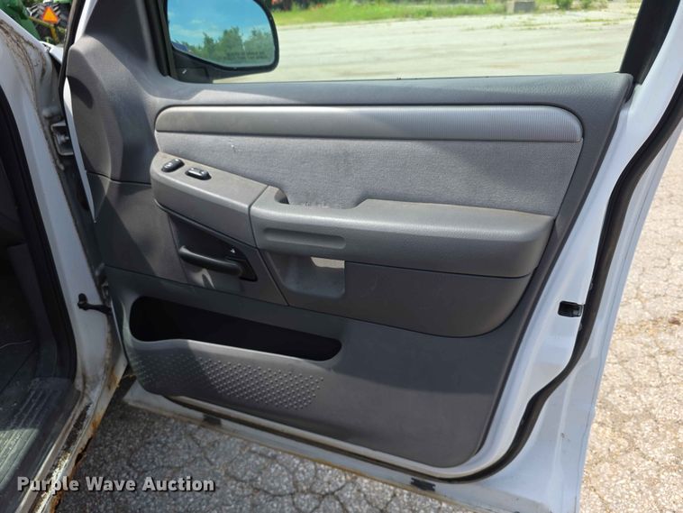 image for item FN5705 2004 Ford Explorer SUV