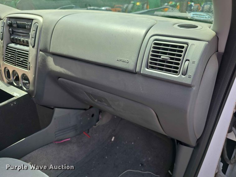 image for item FN5705 2004 Ford Explorer SUV