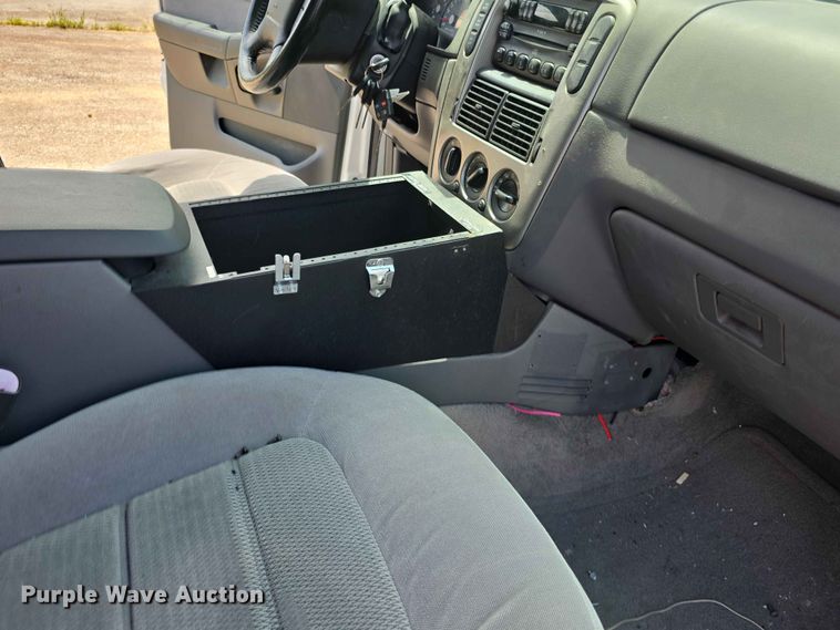 image for item FN5705 2004 Ford Explorer SUV