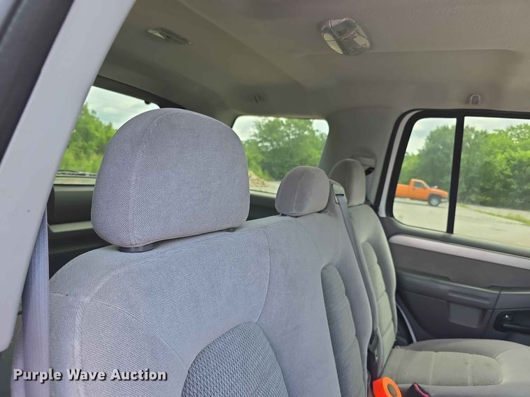 image for item FN5705 2004 Ford Explorer SUV
