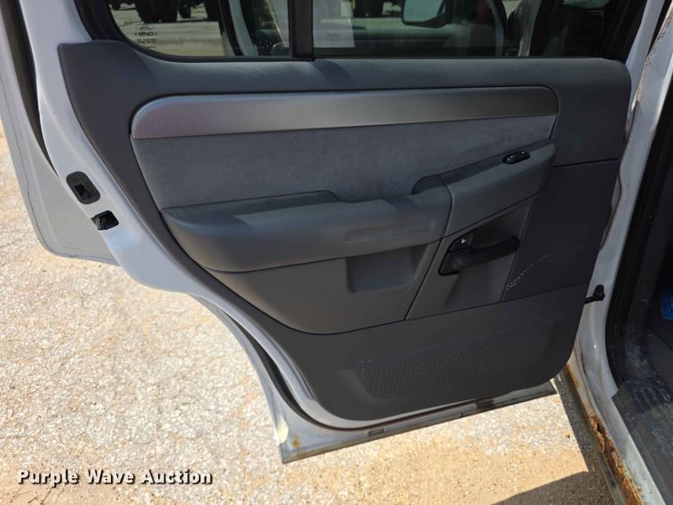 image for item FN5705 2004 Ford Explorer SUV