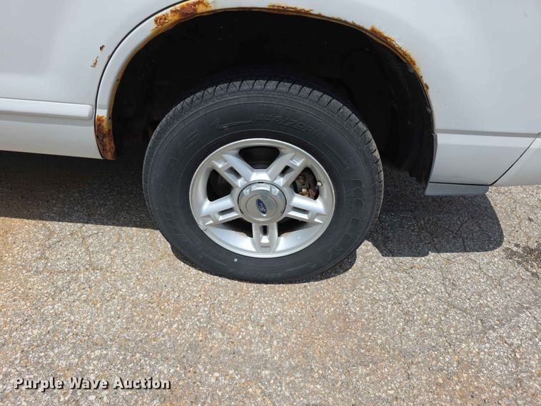 image for item FN5705 2004 Ford Explorer SUV